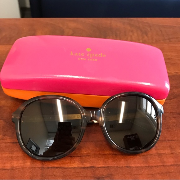 kate spade Accessories - Kate Spade Polarized Sunglasses with Case